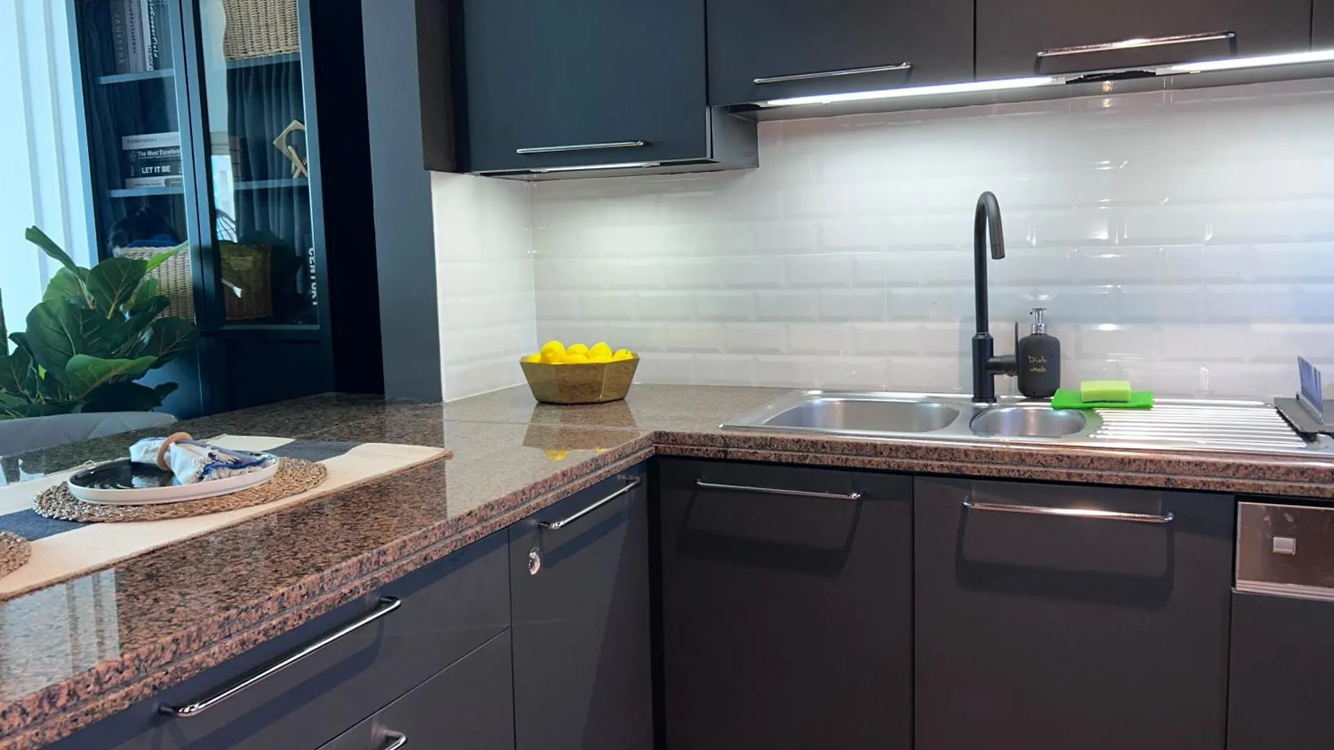 1-Br With Sunset Terrace, Golf & Lake View In Mosela, The Greens Dubai Apartment